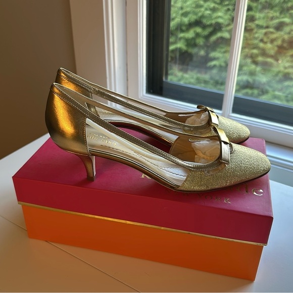 Kate Spade “Donna” Gold Lame Kitten Heel Pump, size 8 - Picture 3 of 4